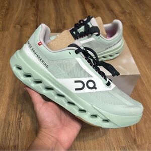 ON CLOUDSURFER green athletic training running lace up shoes sneakers sz 9 new